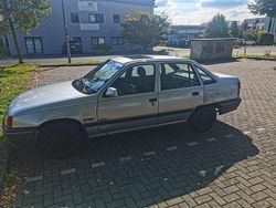 Silber Gebraucht 1990 Opel Kadett Limousine | 1.300 €