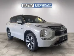Schwarz (weiss Neu 2025 Mitsubishi Outlander P-HEV Top SUV | 57.570 €
