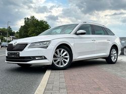 Bila candy/candyweiss Gebraucht 2019 Skoda Superb Premium Edition Kombi | 13.900 €