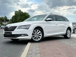 Bila candy/candyweiss Gebraucht 2019 Skoda Superb Premium Edition Kombi | 13.900 €