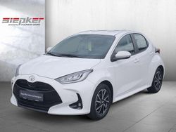 Schneeweiß Gebraucht 2023 Toyota Yaris Basis Limousine | 19.444 € (Fairer Preis)
