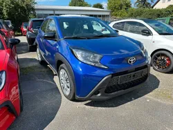 Blau Neu 2024 Toyota Aygo Play Kleinwagen | 16.380 €
