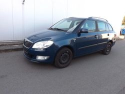 Blau Gebraucht 2011 Skoda Fabia Family Kleinwagen | 2.899 € (Fairer Preis)