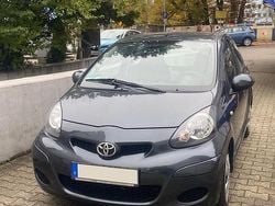 Grau Gebraucht 2011 Toyota Aygo Kleinwagen | 4.300 € (Etwas zu teuer)