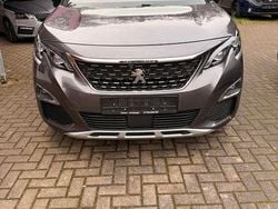 Gris platinium Gebraucht 2018 Peugeot 5008 Allure Van / Kleinbus | 14.999 € (Superpreis)