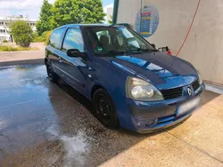Blau Gebraucht 2005 Renault Clio II Kleinwagen | 800 € (Fairer Preis)