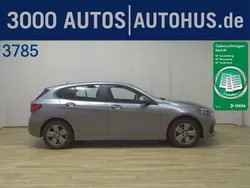 Grau Gebraucht 2021 BMW 118 Advantage Kleinwagen | 18.980 € (Superpreis)