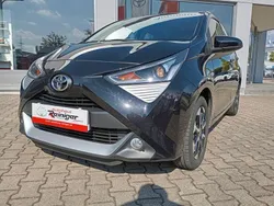 Schwarz Gebraucht 2022 Toyota Aygo X-play Kleinwagen | 11.499 €