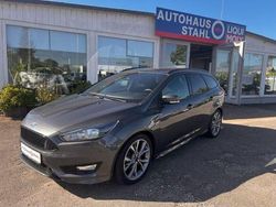 Grau Gebraucht 2018 Ford Focus ST-Line Kombi | 13.490 € (Fairer Preis)