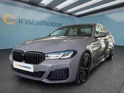 Grau Gebraucht 2022 BMW 530 Limousine | 47.749 € (Teuer)