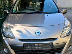 Beige Gebraucht 2009 Renault Clio III Kleinwagen | 2.250 €