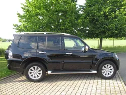 Schwarz Gebraucht 2011 Mitsubishi Pajero Intense SUV | 22.500 € (Teuer)
