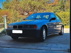 Grau Gebraucht 1991 BMW 318 Limousine | 2.100 €