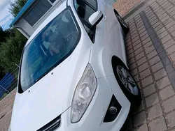 Weiß Gebraucht 2014 Ford C-MAX Van / Kleinbus | 5.249 € (Teuer)