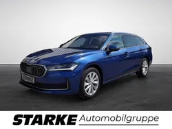 Cobalt blau metallic Neu 2025 Skoda Superb Selection Kombi | 37.970 € (Fairer Preis)