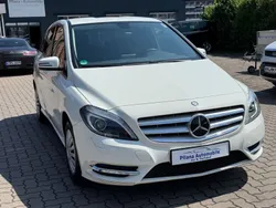 Weiß Gebraucht 2012 Mercedes B180 Van / Kleinbus | 7.699 € (Guter Preis)