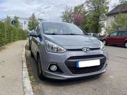 Grau Gebraucht 2014 Hyundai i10 Edition Kleinwagen | 5.000 € (Fairer Preis)