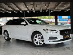 Weiß Gebraucht 2018 Volvo V90 Momentum Kombi | 14.999 €