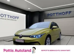 Gelb Gebraucht 2020 VW Golf VII Life Limousine | 20.777 € (Fairer Preis)