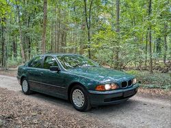 Grün Gebraucht 1999 BMW 520 Limousine | 7.800 €