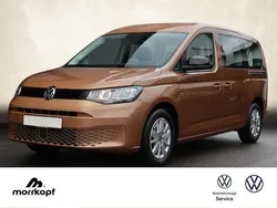 Copper bronze (gold), metallic Gebraucht 2024 VW Caddy Maxi Basis Van / Kleinbus | 33.200 € (Guter Preis)