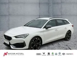 "candy" weiss Gebraucht 2023 Cupra Leon VZ Kombi | 28.630 € (Fairer Preis)