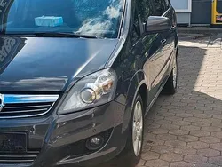 Grau Gebraucht 2013 Opel Zafira Van / Kleinbus | 3.100 € (Guter Preis)