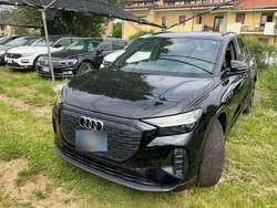 Mythosschwarz metallic Gebraucht 2023 Audi Q4 e-tron Ambiente SUV | 39.350 € (Guter Preis)
