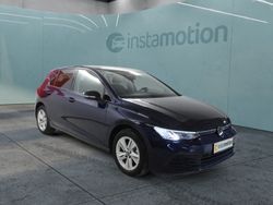 Blau Gebraucht 2023 VW Golf VIII Life Limousine | 26.390 € (Fairer Preis)