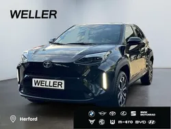 Mysticschwarz mica Gebraucht 2024 Toyota Yaris Hybrid Connect Style | 26.490 € (Etwas zu teuer)