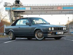 Grau Gebraucht 1988 BMW 320 Cabriolet Performance Cabrio | 14.500 €