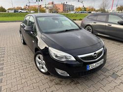 Schwarz Gebraucht 2011 Opel Astra Limousine | 4.950 € (Etwas zu teuer)