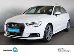 Gletscherweiß metallic (metallic) Gebraucht 2020 Audi A3 Sportback Design Limousine | 20.770 € (Fairer Preis)