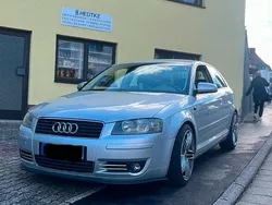 Silber Gebraucht 2003 Audi A3 | 2.000 €