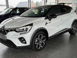 Weiß metallic Gebraucht 2023 Mitsubishi ASX Top SUV | 30.740 € (Etwas zu teuer)