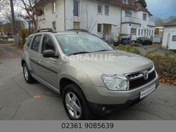 Grün Gebraucht 2010 Dacia Duster Lauréate SUV | 4.450 € (Guter Preis)
