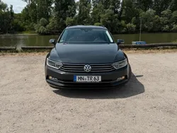 Grau Gebraucht 2018 VW Passat Kombi | 10.590 € (Fairer Preis)