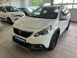 Lack weiss Gebraucht 2018 Peugeot 2008 Allure SUV | 9.800 € (Guter Preis)