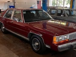 Rot Gebraucht 1989 Ford Crown Limousine | 10.990 €