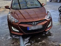 Braun Gebraucht 2014 Hyundai i30 Limousine | 9.000 € (Etwas zu teuer)