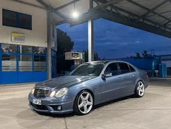 Blau Gebraucht 2002 Mercedes E500 AMG Limousine | 10.000 €