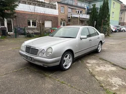 Grau Gebraucht 1996 Mercedes E200 Elegance Limousine | 2.999 € (Guter Preis)