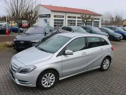 Polarsilber metalliclack Gebraucht 2014 Mercedes B180 Sport Van / Kleinbus | 13.900 € (Fairer Preis)