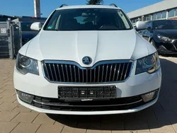 Weiß Gebraucht 2015 Skoda Superb Best of Kombi | 8.200 € (Fairer Preis)