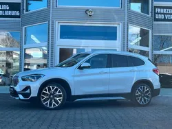 Mineralweiss metallic Gebraucht 2021 BMW X1 SUV | 30.890 € (Fairer Preis)