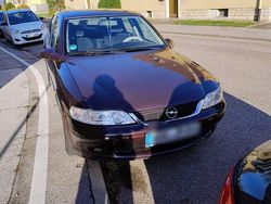 Rot Gebraucht 2000 Opel Vectra Limousine | 4.100 €