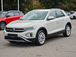 Grau Gebraucht 2024 VW T-Roc Style SUV | 29.790 € (Fairer Preis)
