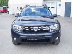 Grau Gebraucht 2016 Dacia Duster Lauréate SUV | 8.990 € (Fairer Preis)