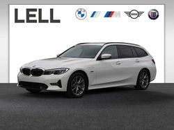 Weiß Gebraucht 2022 BMW 320e Sport Line Kombi | 28.850 € (Guter Preis)