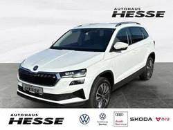 Moon weiß Gebraucht 2022 Skoda Karoq Style SUV | 21.930 € (Fairer Preis)